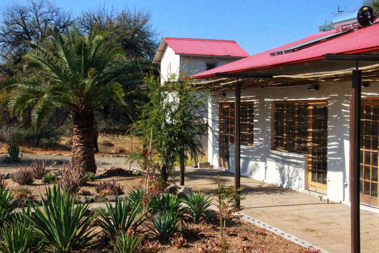 Вілла Otjisazu Guest Farm Khorusepa Екстер'єр фото